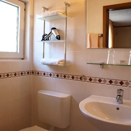 Schuster Und Gaestehaus Hotell 3*