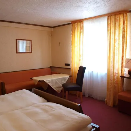 Hotel Schuster Und Gaestehaus 3*