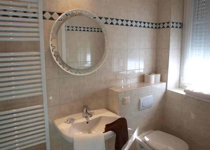 Schuster Und Gaestehaus Готель 3*