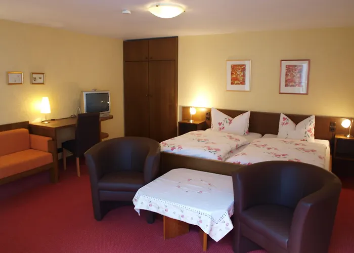 Schuster Und Gaestehaus Готель 3*