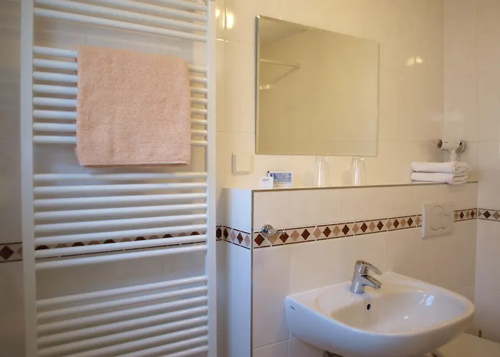 Schuster Und Gaestehaus 3*