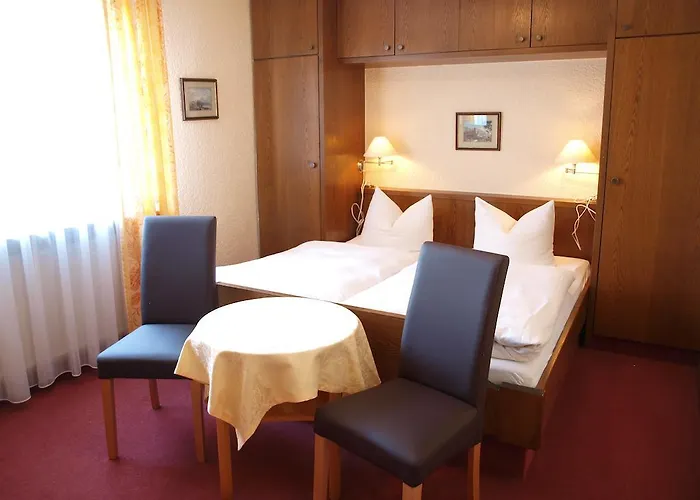 Schuster Und Gaestehaus Готель